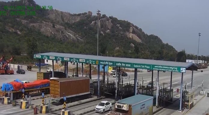 निजी वाहन चालकों के लिए बड़ी सुविधा 15 अगस्त से ₹3,000 में मिलेगा FASTag वार्षिक पास toll road fastag news